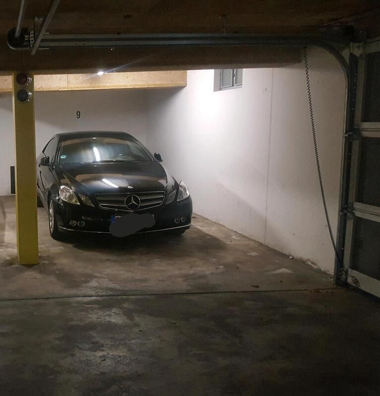 Schwarz Gebraucht 2011 Mercedes E220 Coupé | 8.500 € (Fairer Preis) - Bild 1/4