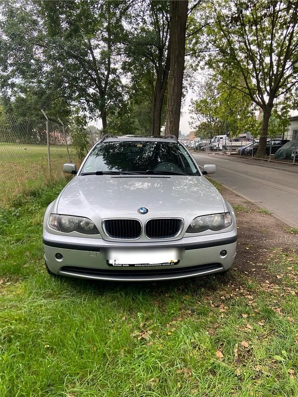 Silber Gebraucht 2005 BMW 320 Kombi | 1.600 € (Superpreis) - Bild 1/4