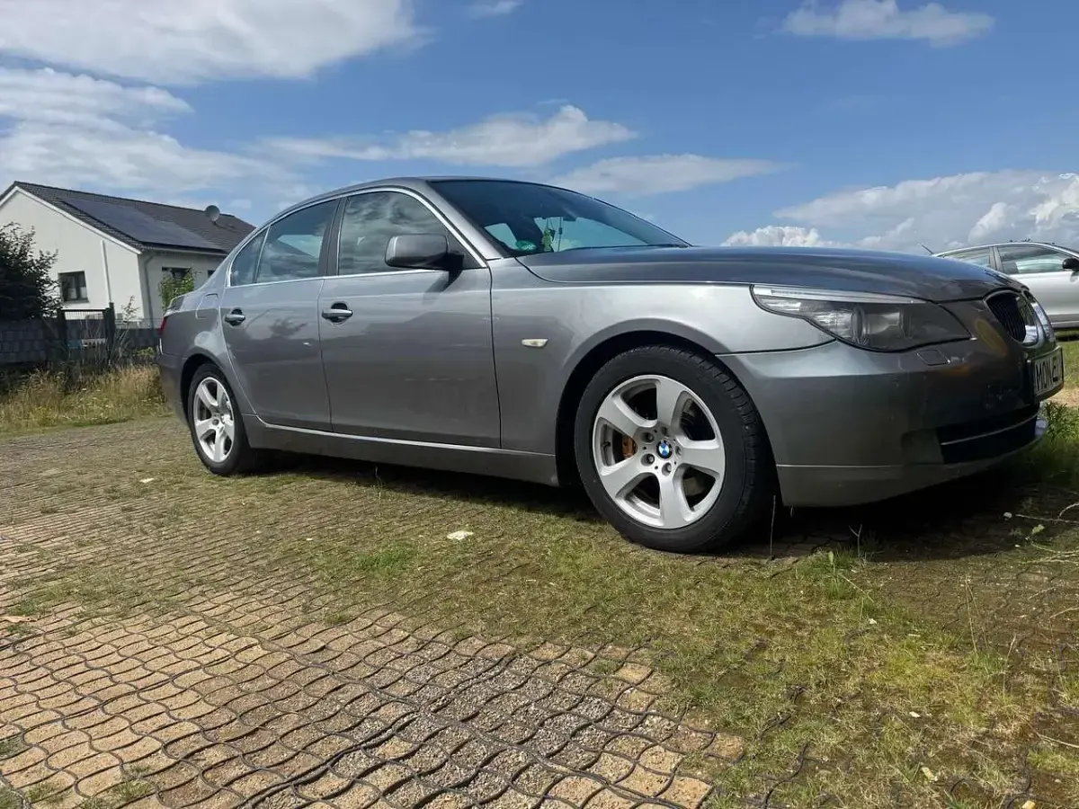 Gebraucht BMW 530 Sport Line 272 PS (200 kW) 2008 Grau Limousine