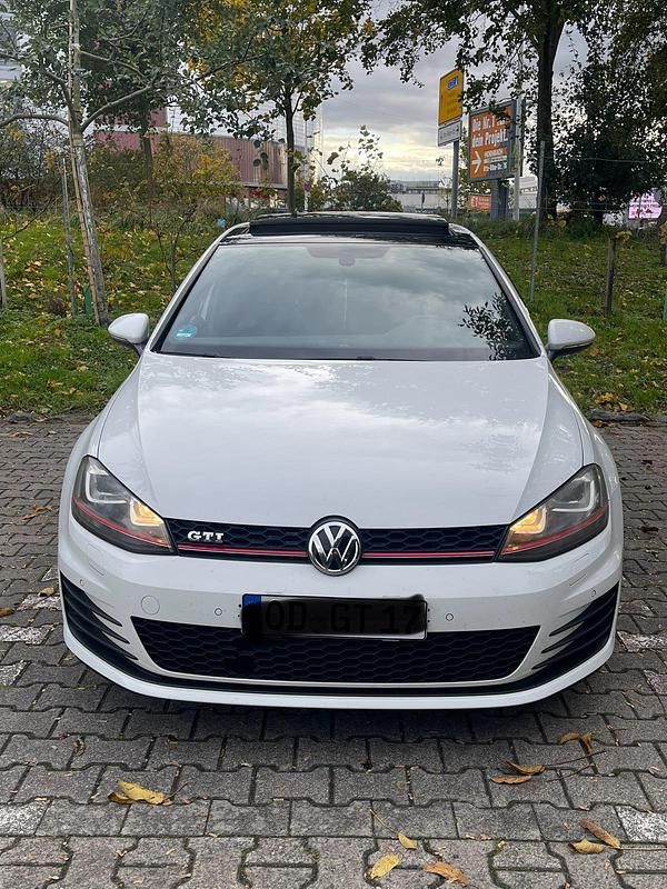Weiß Gebraucht 2015 VW Golf VII GTI Limousine | 16.800 € (Fairer Preis) - Bild 1/4