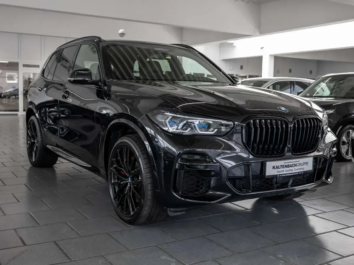 Gebraucht BMW X5 Performance 530 PS (389 kW) 2023 Black sapphire SUV