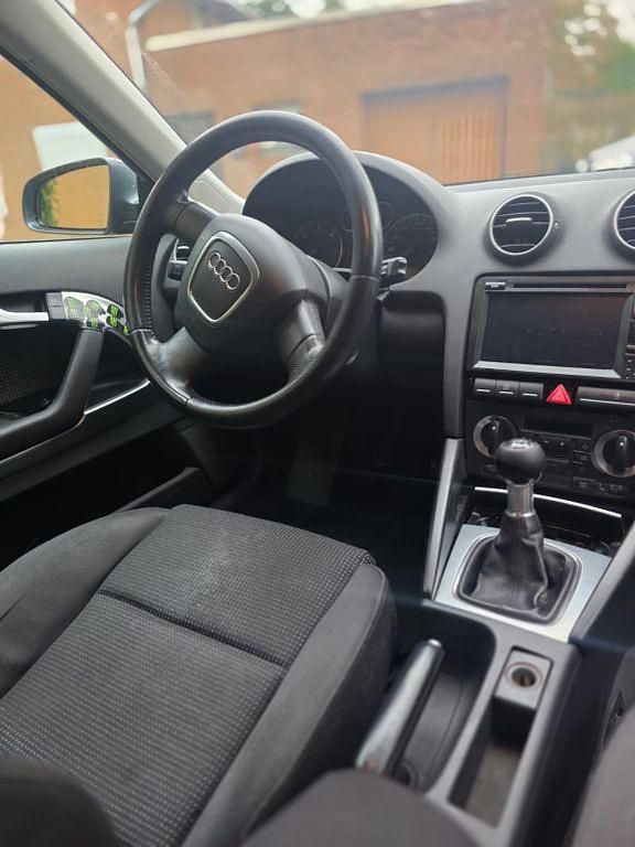Grau Gebraucht 2005 Audi A3 Attraction Limousine | 3.700 € (Fairer Preis) - Bild 1/4