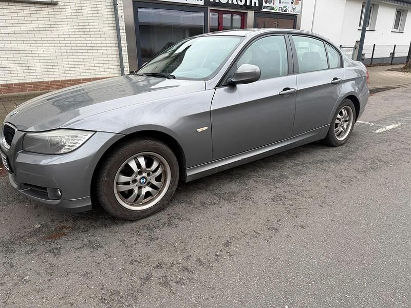 Gebraucht BMW 318 143 PS (105 kW) 2011 Limousine