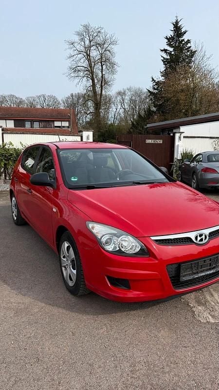 Gebraucht Hyundai i30 109 PS (80 kW) 2010 Rot Kleinwagen