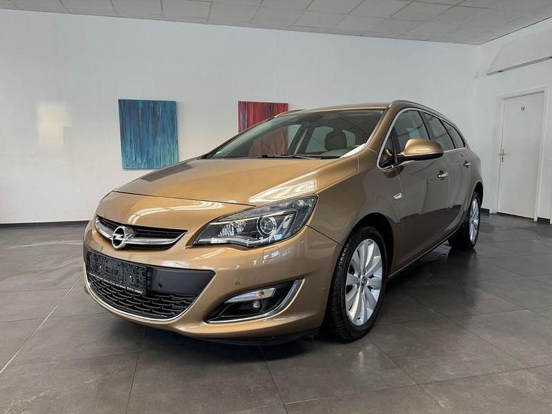 Braun Gebraucht 2013 Opel Astra Innovation Kombi | 9.780 € (Teuer) - Bild 1/4