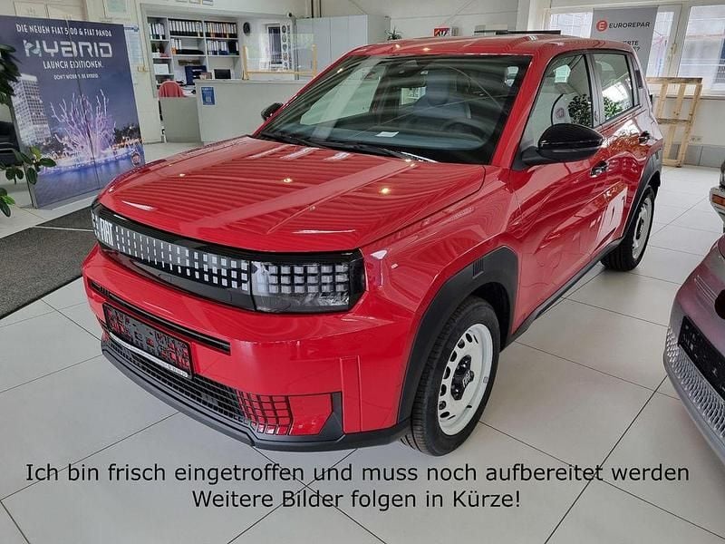 Rot Neu 2025 Fiat Grande Panda Red SUV | 24.490 € - Bild 1/4