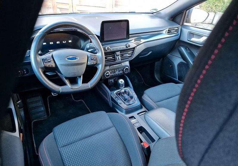 Gebraucht Ford Focus ST-Line 155 PS (114 kW) 2021 Schwarz Limousine