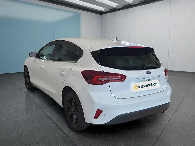 Gebraucht Ford Focus Titanium 125 PS (91 kW) 2023 Weiß Limousine