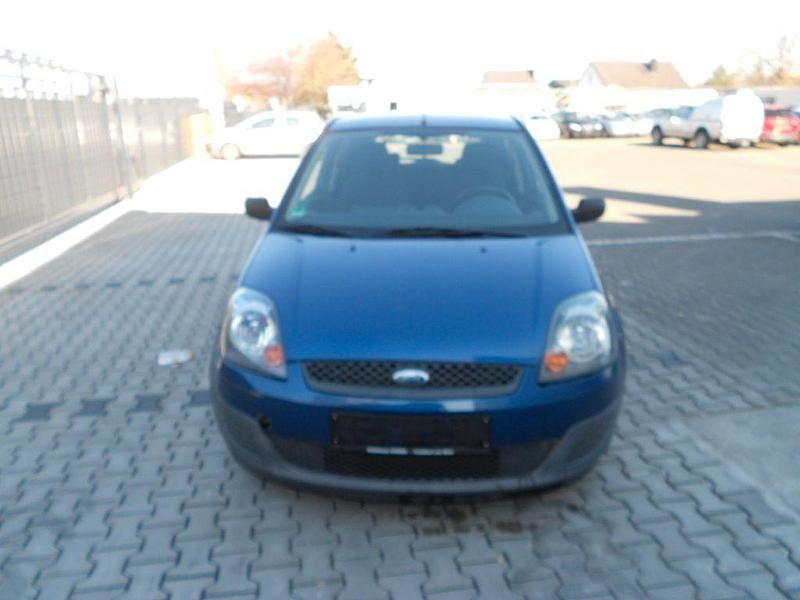 Blau Gebraucht 2007 Ford Fiesta Ambiente Kleinwagen | 850 € (Guter Preis) - Bild 1/4
