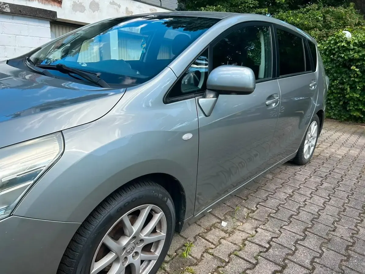 Gebraucht Toyota Verso 2012 Grau Van / Kleinbus