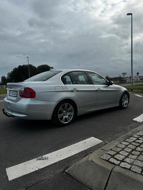 Gebraucht BMW 330 231 PS (169 kW) 2005 Silber Limousine
