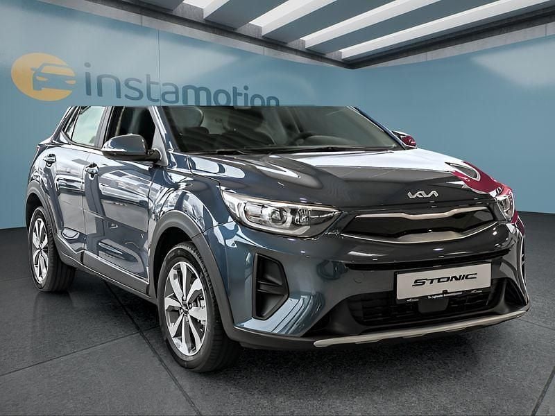 Blau Gebraucht 2024 Kia Stonic Spirit SUV | 21.799 € (Fairer Preis) - Bild 1/4