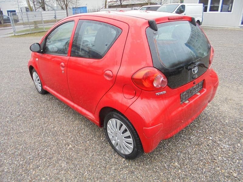 Gebraucht Toyota Aygo Cool 68 PS (50 kW) 2007 Rot Kleinwagen