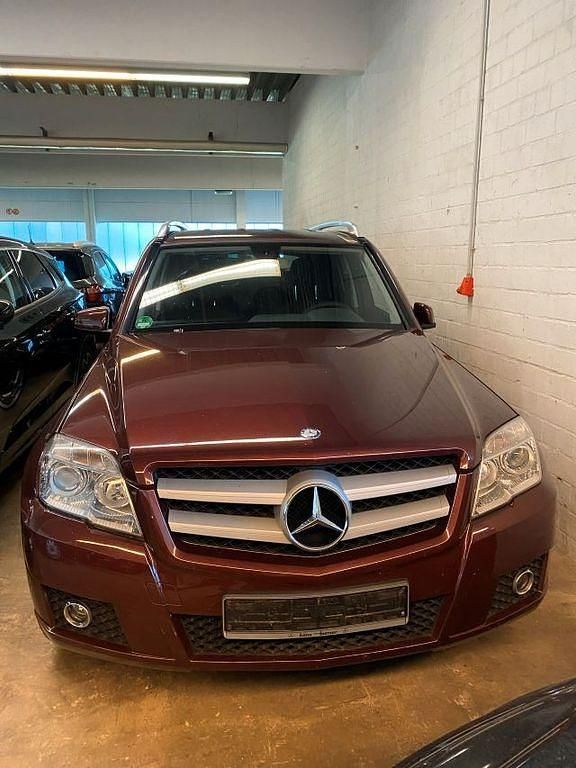 Rot Gebraucht 2010 Mercedes GLK220 SUV | 12.490 € (Fairer Preis) - Bild 1/4