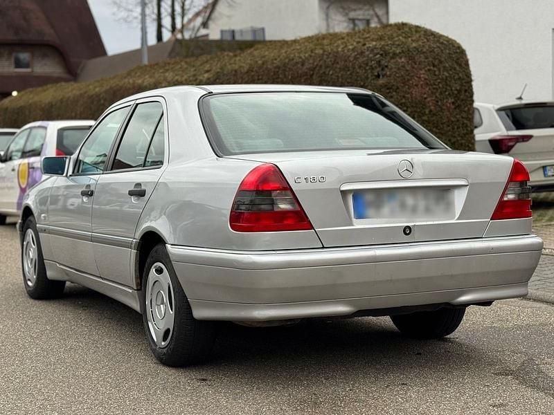 Second-hand Mercedes C180 Classic 122 CP (89 kW) 1999 Argintiu Berlinǎ