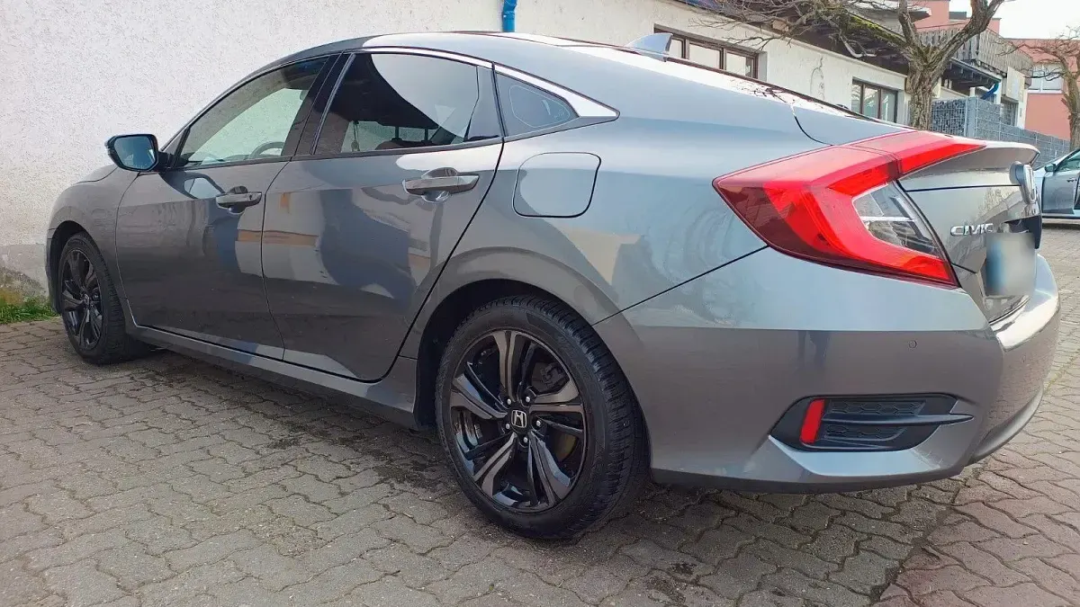Gebraucht Honda Civic Elegance 182 PS (133 kW) 2019 Grau Limousine