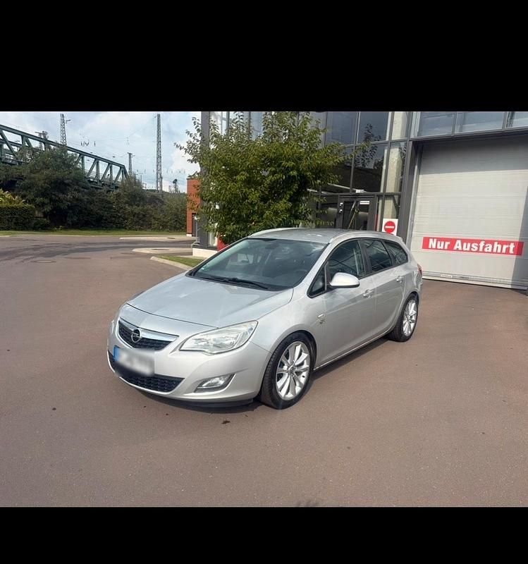 Gebraucht Opel Astra 110 PS (80 kW) 2011 Silber Kombi
