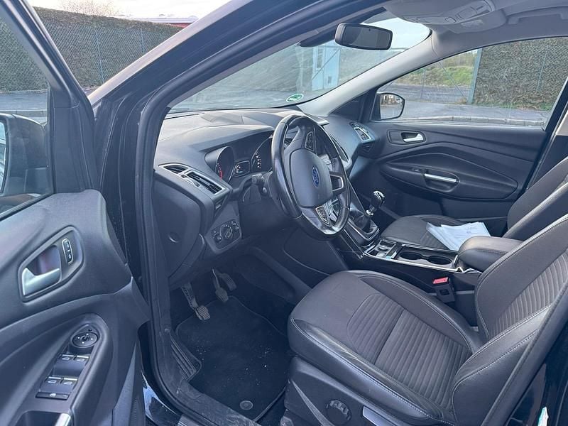 Second-hand Ford Kuga 150 CP (110 kW) 2017 Negru SUV