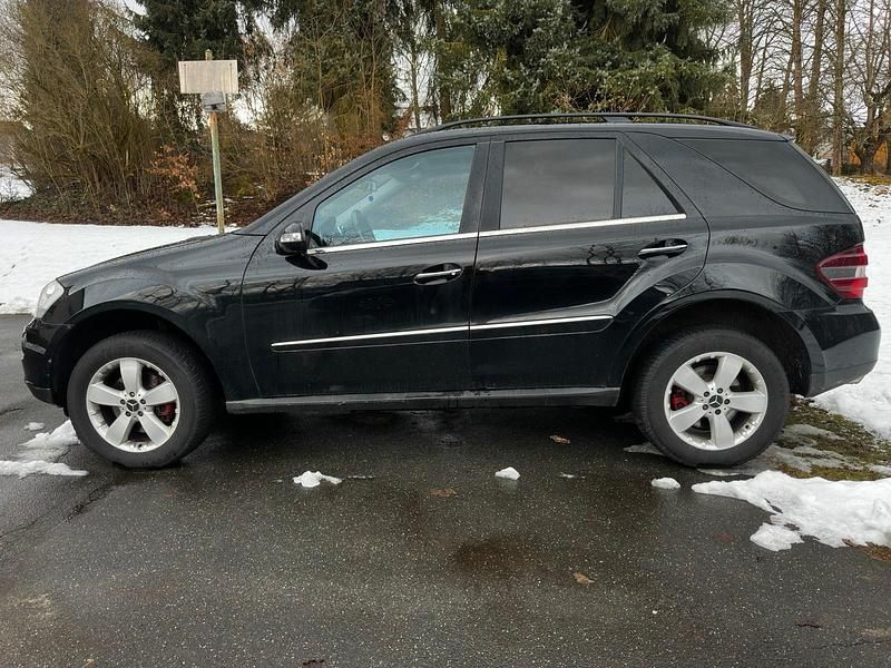 Gebraucht Mercedes ML280 197 PS (144 kW) 2008 Schwarz SUV