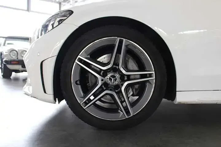 Gebraucht Mercedes C180 AMG 156 PS (114 kW) 2020 Weiß Kombi