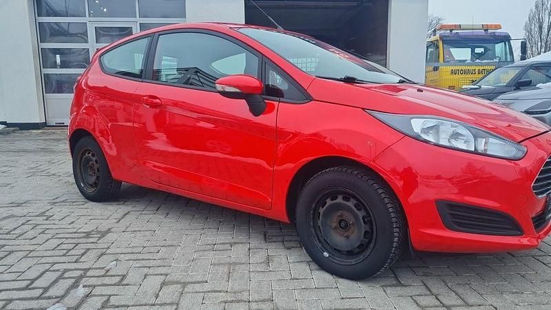Gebraucht Ford Fiesta Trend 60 PS (44 kW) 2015 Rot Kleinwagen