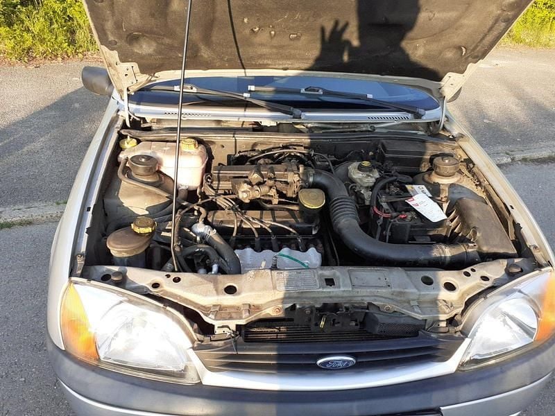 Silber Gebraucht 2000 Ford Fiesta Kleinwagen | 350 € (Superpreis) - Bild 1/4