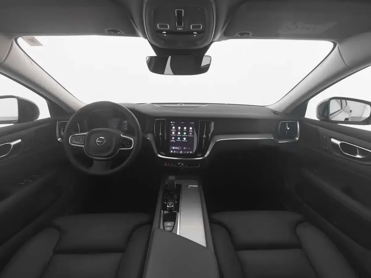 Gebraucht Volvo V60 Plus 197 PS (144 kW) 2025 Blau Kombi