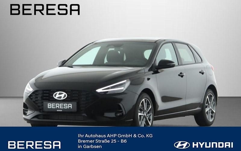 Schwarz Neu 2025 Hyundai i30 Advantage Limousine | 19.980 € (Guter Preis) - Bild 1/4