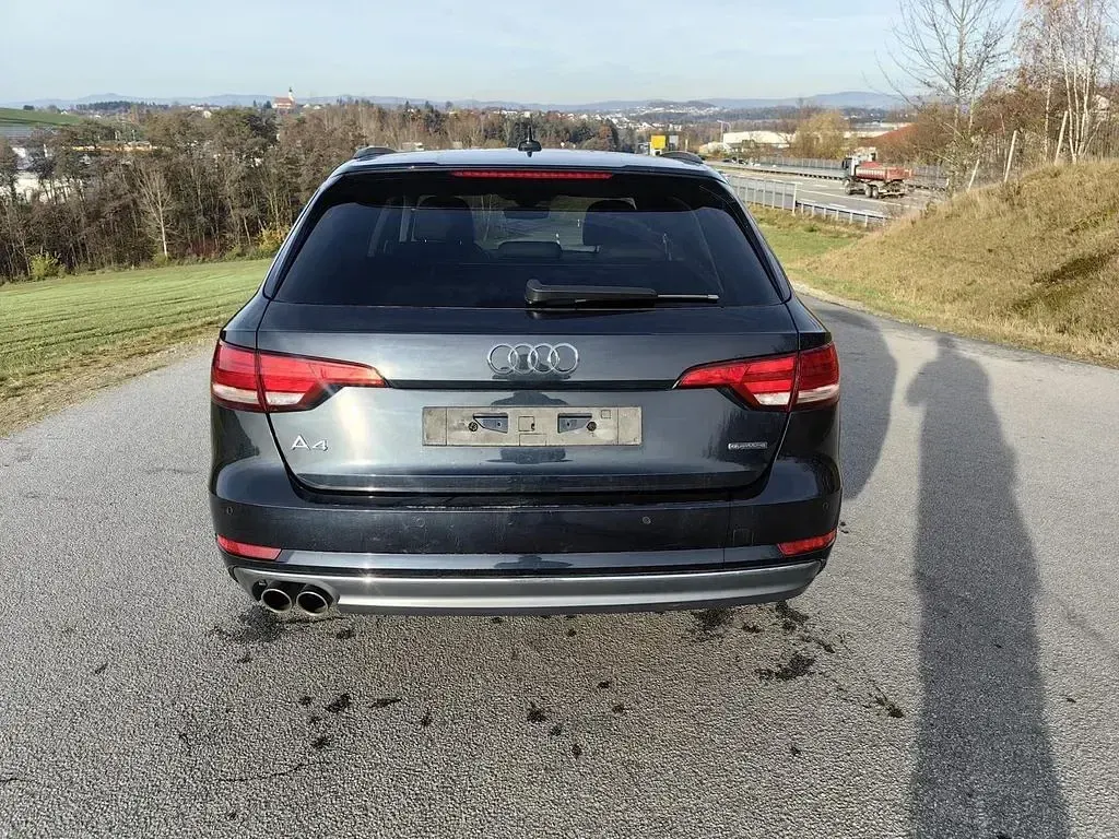Gebraucht Audi A4 Sport 218 PS (160 kW) 2016 Blau Kombi
