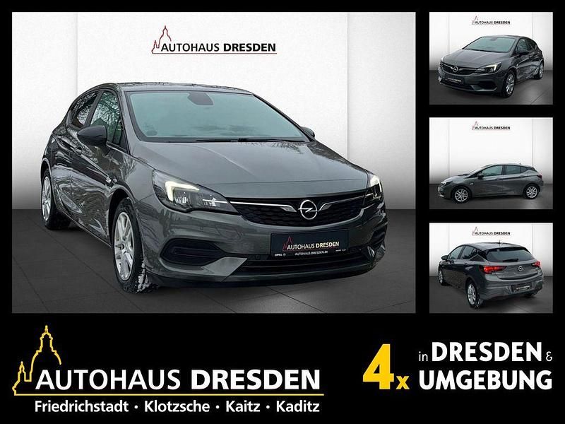 Quarz grau (metallic) Gebraucht 2021 Opel Astra Edition Limousine | 11.990 € (Etwas zu teuer) - Bild 1/4