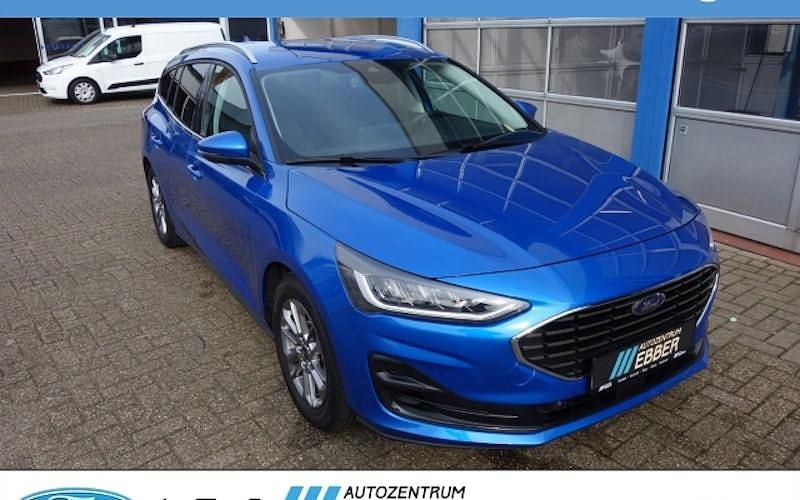 Blau Gebraucht 2024 Ford Focus Titanium Kombi | 23.776 € (Superpreis) - Bild 1/4