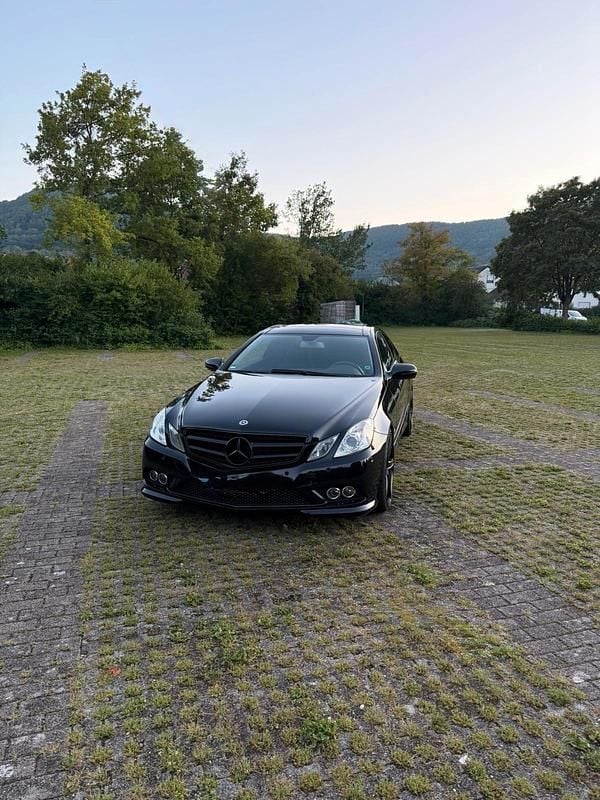 Gebraucht Mercedes E500 388 PS (285 kW) 2009 Schwarz Coupé
