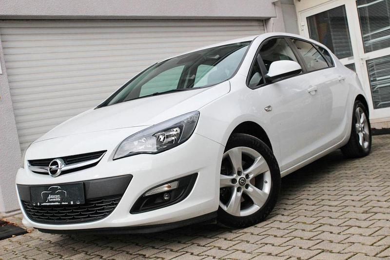 Weiß Gebraucht 2015 Opel Astra Style Limousine | 5.890 € (Guter Preis) - Bild 1/4