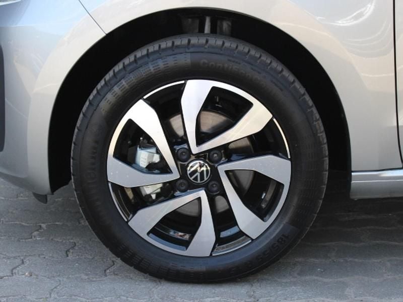 Second-hand VW up! Active 65 CP (47 kW) 2023 Argintiu Hatchback
