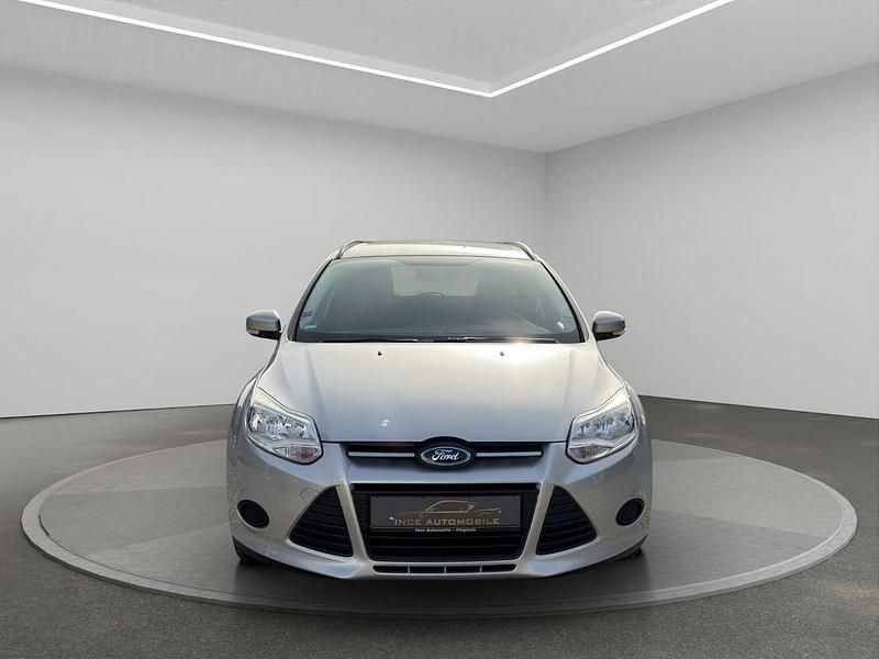 Gebraucht Ford Focus Trend 101 PS (74 kW) 2013 Silber Limousine