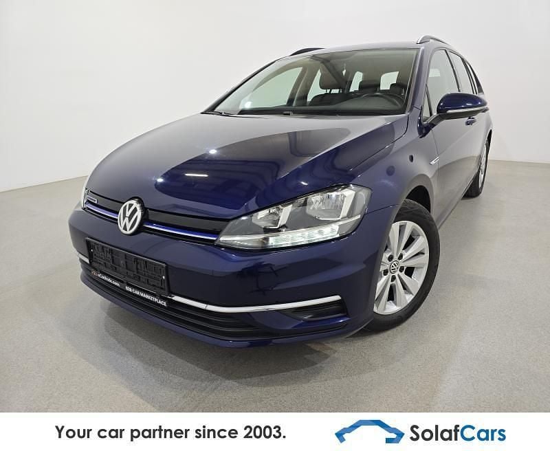 Blau Gebraucht 2020 VW Golf VIII Comfortline Limousine | 12.826 € (Guter Preis) - Bild 1/4