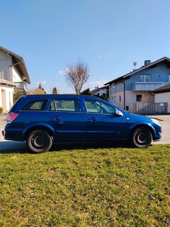Gebraucht Opel Astra 101 PS (74 kW) 2008 Blau Limousine
