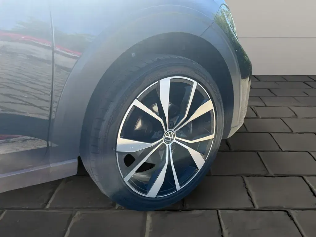 Gebraucht VW Taigo R-line 150 PS (110 kW) 2023 Black magic perleffekt (metallic) SUV