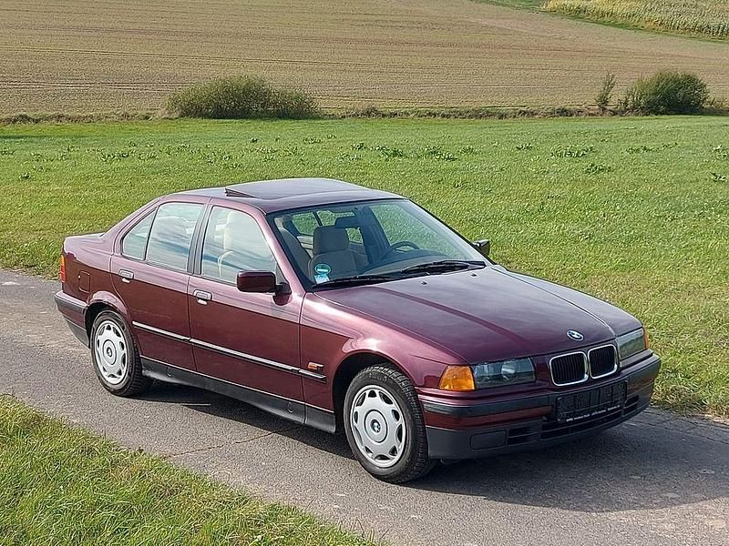 Rot Gebraucht 1996 BMW 316 Limousine | 2.450 € - Bild 1/4
