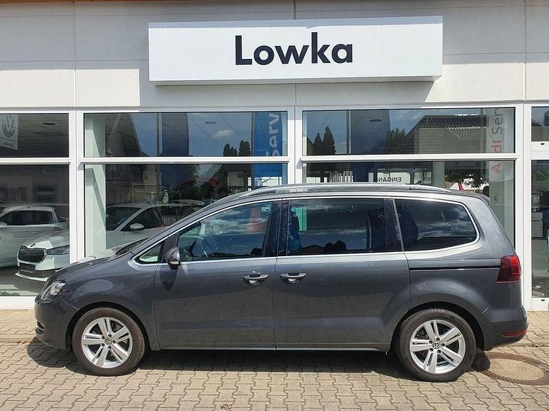 Grau Gebraucht 2018 VW Sharan Highline Van / Kleinbus | 32.930 € (Fairer Preis) - Bild 1/4