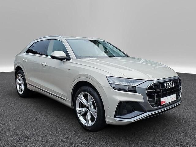 Używany Audi Q8 Ambiente 286 KM (210 kW) 2022 Beżowy SUV