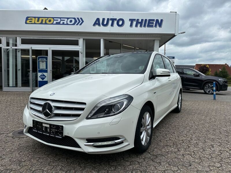 Weiß Gebraucht 2012 Mercedes B180 Van / Kleinbus | 9.990 € (Teuer) - Bild 1/4