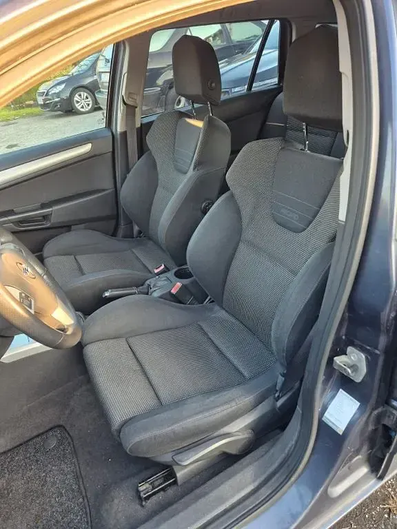 Gebraucht Opel Astra 140 PS (102 kW) 2009 Limousine