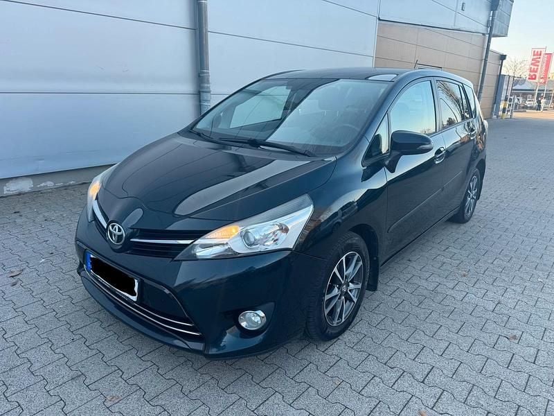 Gebraucht Toyota Verso 112 PS (82 kW) 2016 Schwarz Van / Kleinbus