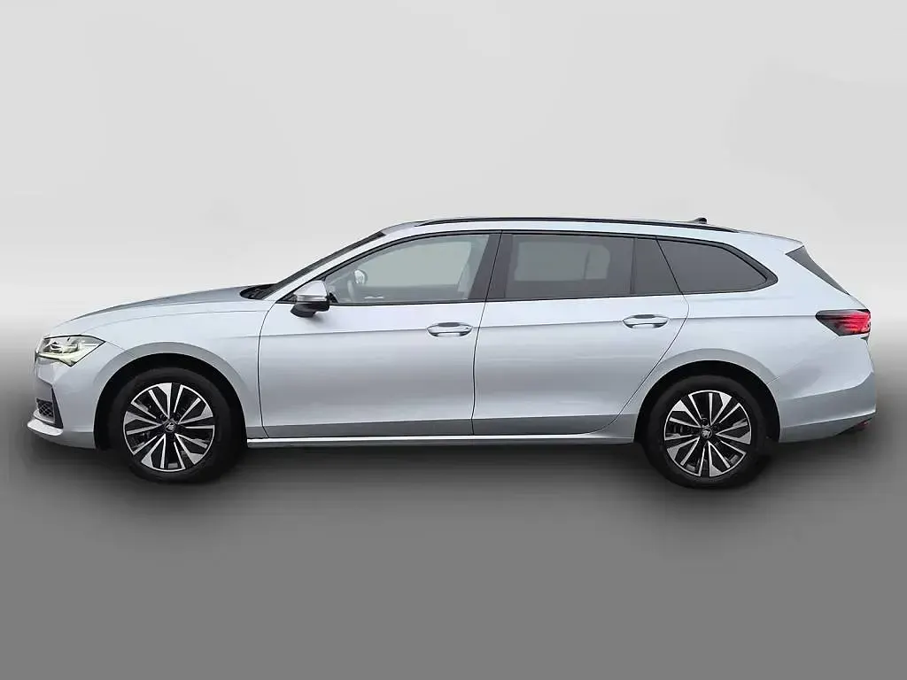 Używany Skoda Superb Selection 265 KM (194 kW) 2025 Srebrny Kombi