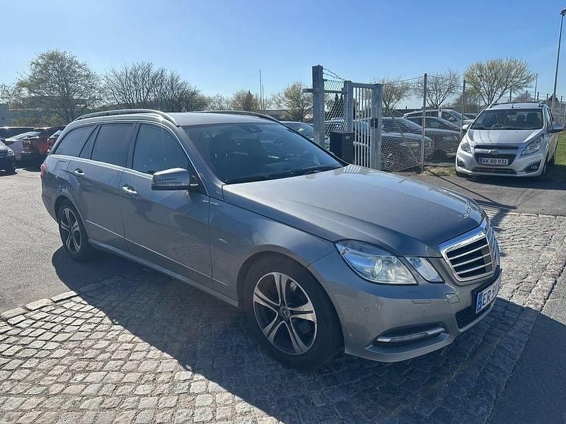 Gebraucht Mercedes E220 170 PS (125 kW) 2011 Silber Kombi