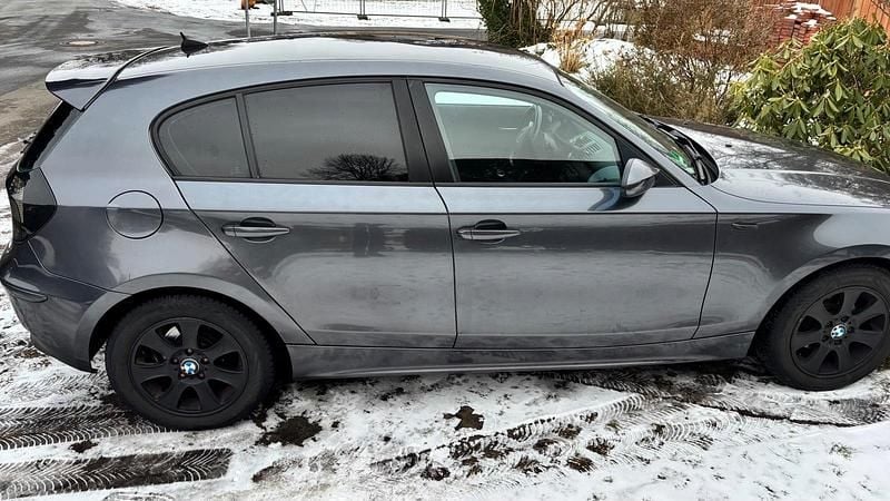 Grau Gebraucht 2006 BMW 118 Kleinwagen | 1.000 € (Superpreis) - Bild 1/4