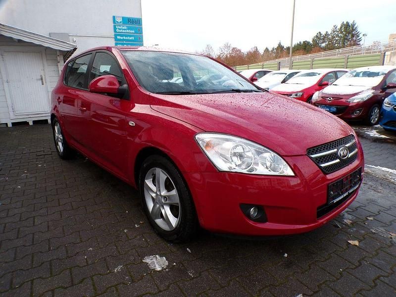 Gebraucht Kia Ceed 143 PS (105 kW) 2009 Rot Kleinwagen
