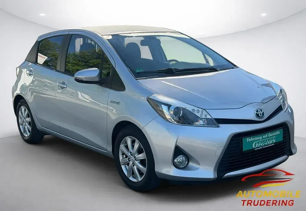 Gebraucht Toyota Yaris Hybrid Edition 101 PS (74 kW) 2014 Silber Limousine