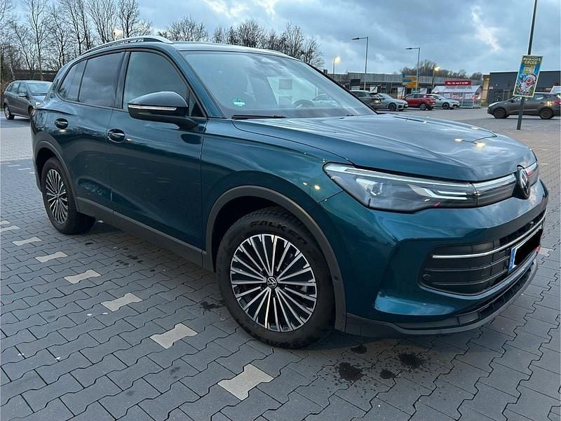 Gebraucht VW Tiguan Goal 150 PS (110 kW) 2024 Blau SUV